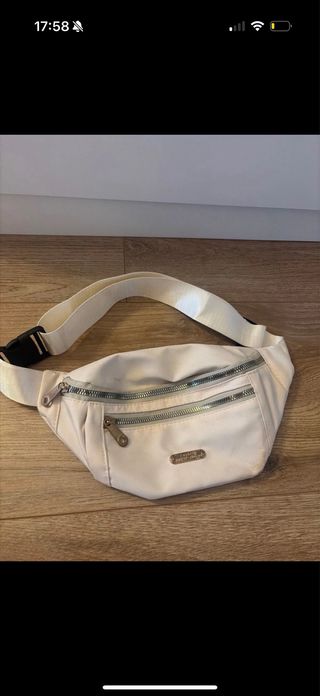 Riñonera Beige y Plateada