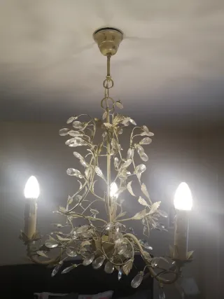 Lámpara de araña beige y transparente