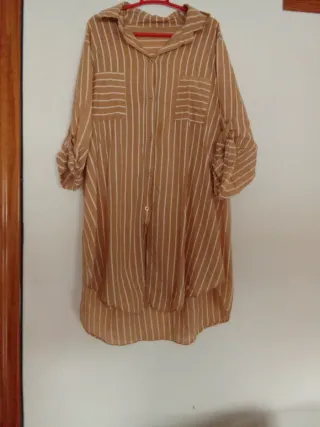 Camisa larga a rayas tipo blazer con botones