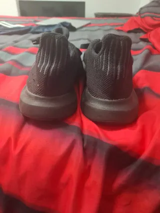 Adidas Swift Run J Negro