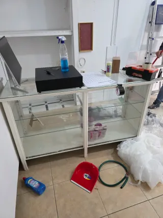 Mostrador Vitrina Cristal y Madera