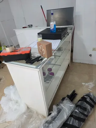 Mostrador Vitrina Cristal y Madera