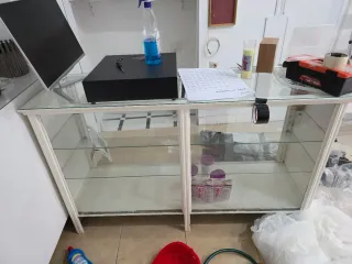 Mostrador Vitrina Cristal y Madera