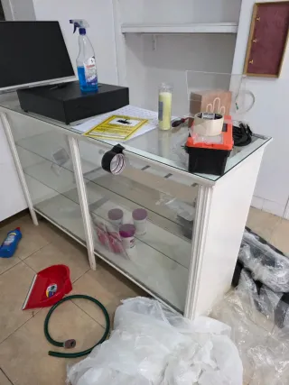 Mostrador Vitrina Cristal y Madera