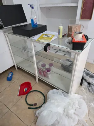 Mostrador Vitrina Cristal y Madera