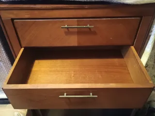 Muebles Ferré: Cabecero, Cómoda y 2 Mesitas