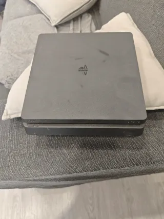 Vendo PS4 Slim Negra