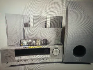 Amplificador AVR Onkyo con altavoces y mando