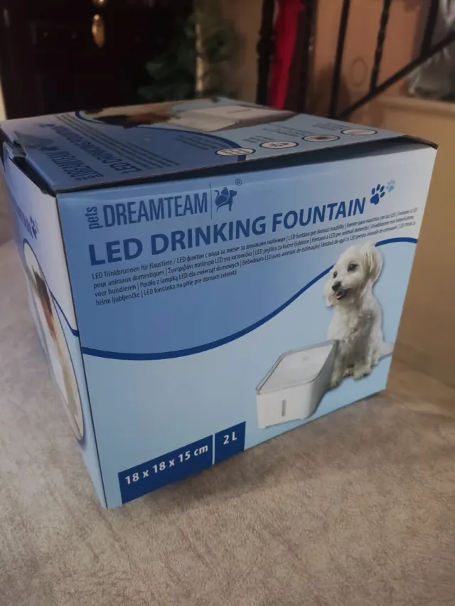 Fuente Eléctrica Mascotas Dreamteam LED