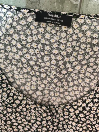 Blusa Bershka floral