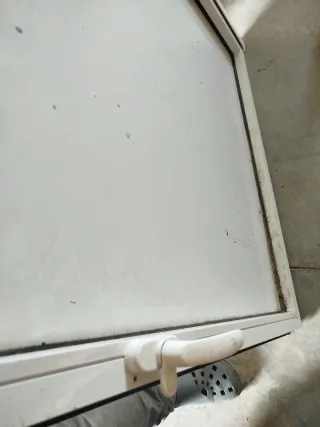 Puerta de aluminio blanca