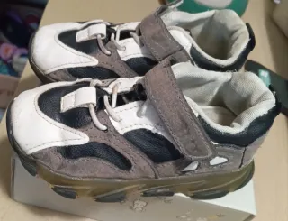 Zapatillas bebé T26 blanco gris negro