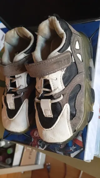 Zapatillas bebé T26 blanco gris negro