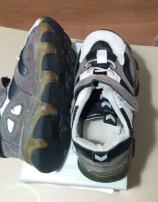 Zapatillas bebé T26 blanco gris negro