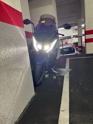 Maxi Scooter Kymco AK550 Azul