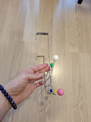 Colgador de puerta con 6 bolas