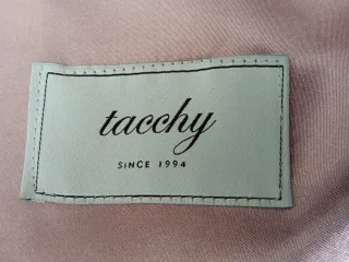 Abrigo de piel marrón de Tachy World.