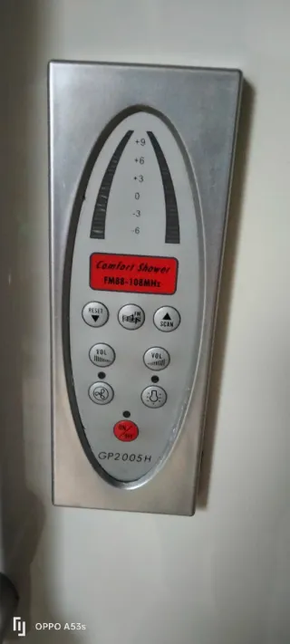 Cabina de ducha moderna blanca