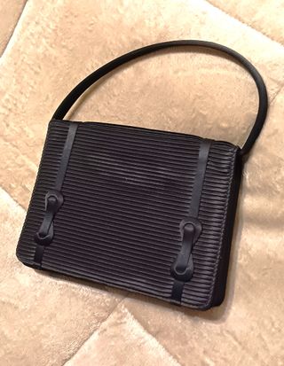 Bolso de gala de raso negro