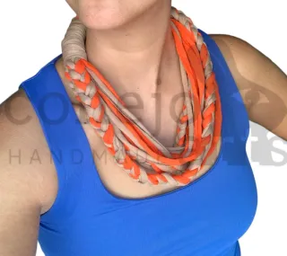 Collar hecho a mano color rosa/rojo