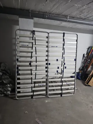 2 Camas 90 con Somieres Metálicas modulares.