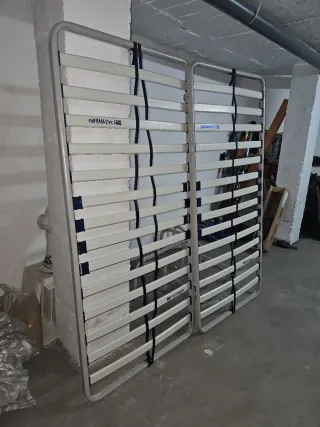 2 Camas 90 con Somieres Metálicas modulares.