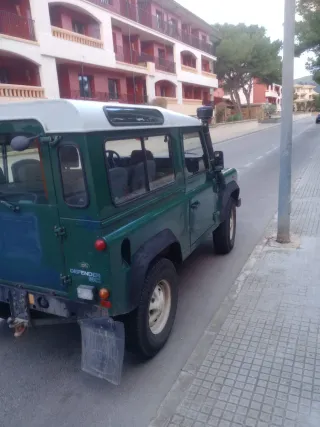 Land Rover Defender 2009