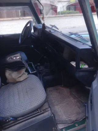 Land Rover Defender 2009