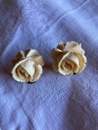 Pendientes antiguos estilo rosa