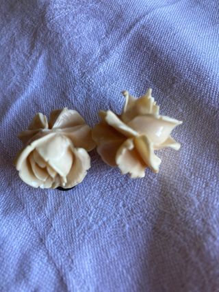 Pendientes antiguos estilo rosa