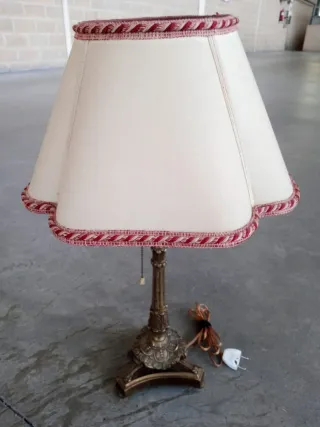 Lámpara de mesa de bronce