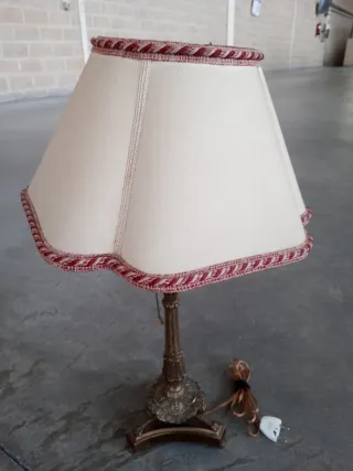 Lámpara de mesa de bronce