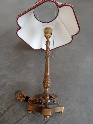 Lámpara de mesa de bronce