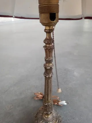 Lámpara de mesa de bronce