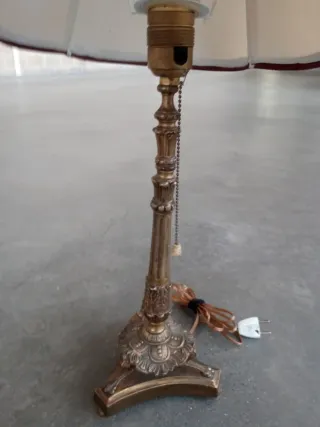 Lámpara de mesa de bronce