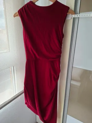 Vestido rojo estilo griego drapeado
