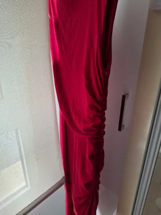 Vestido rojo estilo griego drapeado