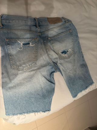 Bermudas vaqueras rotas