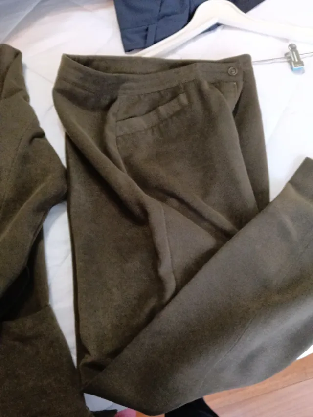 Traje chaqueta y pantalón mujer verde