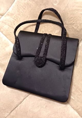 Bolso de fiesta de satén negro con pedrería