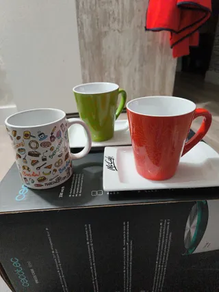 LOTE DE TAZAS+REGALO BOTELLAS Y TAZON DE ARDILLA