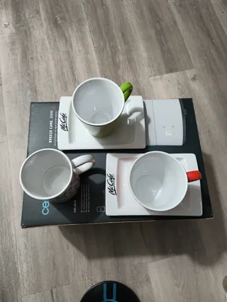 LOTE DE TAZAS+REGALO BOTELLAS Y TAZON DE ARDILLA