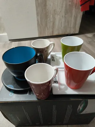 LOTE DE TAZAS+REGALO BOTELLAS Y TAZON DE ARDILLA