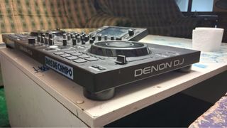 Denon DJ SC LIVE 4 Controlador DJ