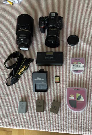 Nikon D5500 + Lente 18-55mm + Accesorios