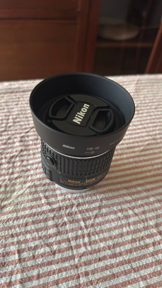 Nikon D5500 + Lente 18-55mm + Accesorios