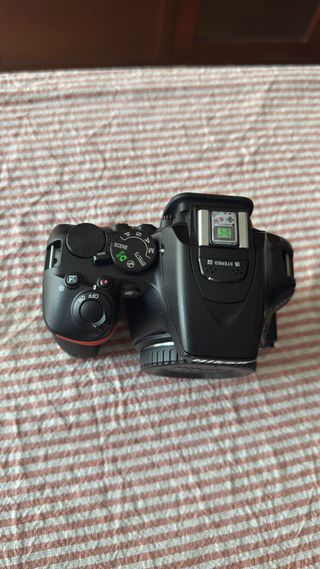 Nikon D5500 + Lente 18-55mm + Accesorios