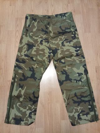 Pantalón impermeable camuflaje