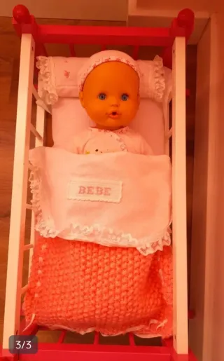 Cuna de juguete para muñecas