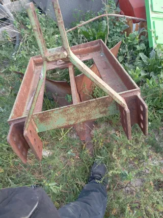 Arado asurcador para labranza